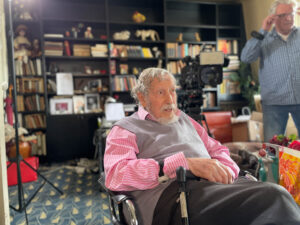 Georg Stefan Troller in seiner Pariser Wohnung