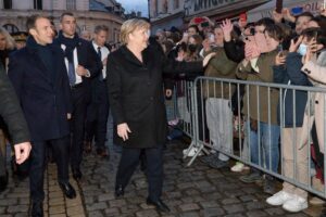 Abschiedsbesuch von Angela Merkel im Burgund im November 2021 (© Abakus/Imago)