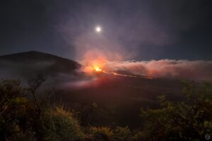 Der Piton de la Fournaise auf La Réunion ist einer der aktivsten Vulkane weltweit und gilt als das bedeutendste Natur-Symbol der Insel (Copyright: Wikimedia Commons)