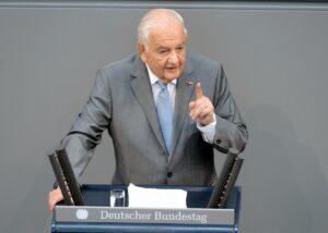 Alfred Grosser spricht im Bundestag anlässlich des 100. Jahrestages des Beginns des Ersten Weltkriegs (Copyright: Achim Melde/Bundestag)