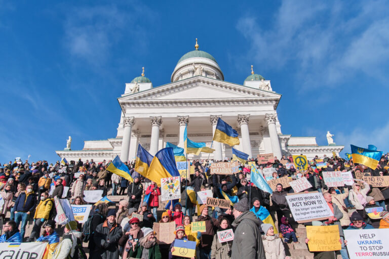 Demonstration in Helsiniki gegen den russischen Angriff auf die Ukraine