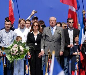 David Rachline (links) ist seit 2002 Mitglied des Front National – heute Rassemblement National. Im Jahr 2007 beteiligte er sich aktiv an der letzten Präsidentschaftskampagne von Jean-Marie Le Pen