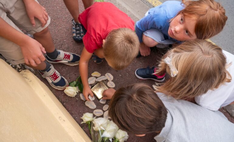 Stolpersteine en France : « Il n’y a rien de plus puissant que de rendre un élève acteur de sa propre mémoire » 