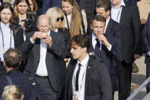 Olaf Scholz et Emmanuel Macron à Hambourg, 9 octobre 2023 (Copyright: Imago)