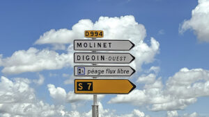 Hinweisschild zum Bezahl-Automaten für die eMaut in Frankreich (Copyright: Hilke Maunder)
