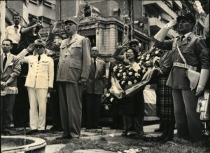 Charles de Gaulle in Oran, fünf Tage nach seiner Ernennung zum Regierungschef (Copyright: Alamy)