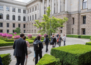 Vor dem Bundesrat (Copyright: Jennifer Sanchez | vonZynski.com)
