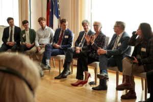 Im Austausch mit Christine Lagarde in der französischen Botschaft in Berlin (Copyright: M. Ulrich, Ambassade de France en Allemagne)