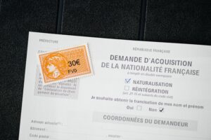 Antrag auf Übernahme der französischen Staatsangehörigkeit durch Einbürgerung (Copyright: Alamy)