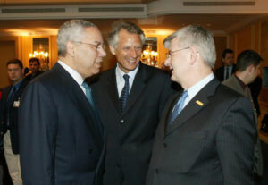 Dominique de Villepin, Joschka Fischer und Colin Powel in Paris, 23.5.2003 (Copyright: MEAE/F. de La Mure)