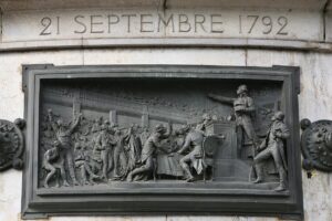 Abschaffung des Königtums und Proklamation der Republik, Bronzenes Hochrelief von Léopold Morice (1883), Paris, Place de la République (Copyright: Wikimedia Commons)