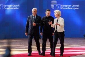 António Costa, Wolodymyr Selenskyj, Ursula von der Leyen bei einem Sondertreffen des Europäischen Rates am 6. März 2025 (Copyright: Wikimedia Commons)