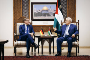 Mahmud Abbas und Johann Wadephul in Ramallah, 1. August 2025 (Copyright: Alamy)