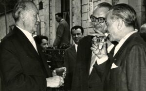 Konrad Adenauer, Heinrich von Brentano et le ministre italien des Affaires étrangères Gaetano Martino, Rome, s.d. (Copyright: Alamy)