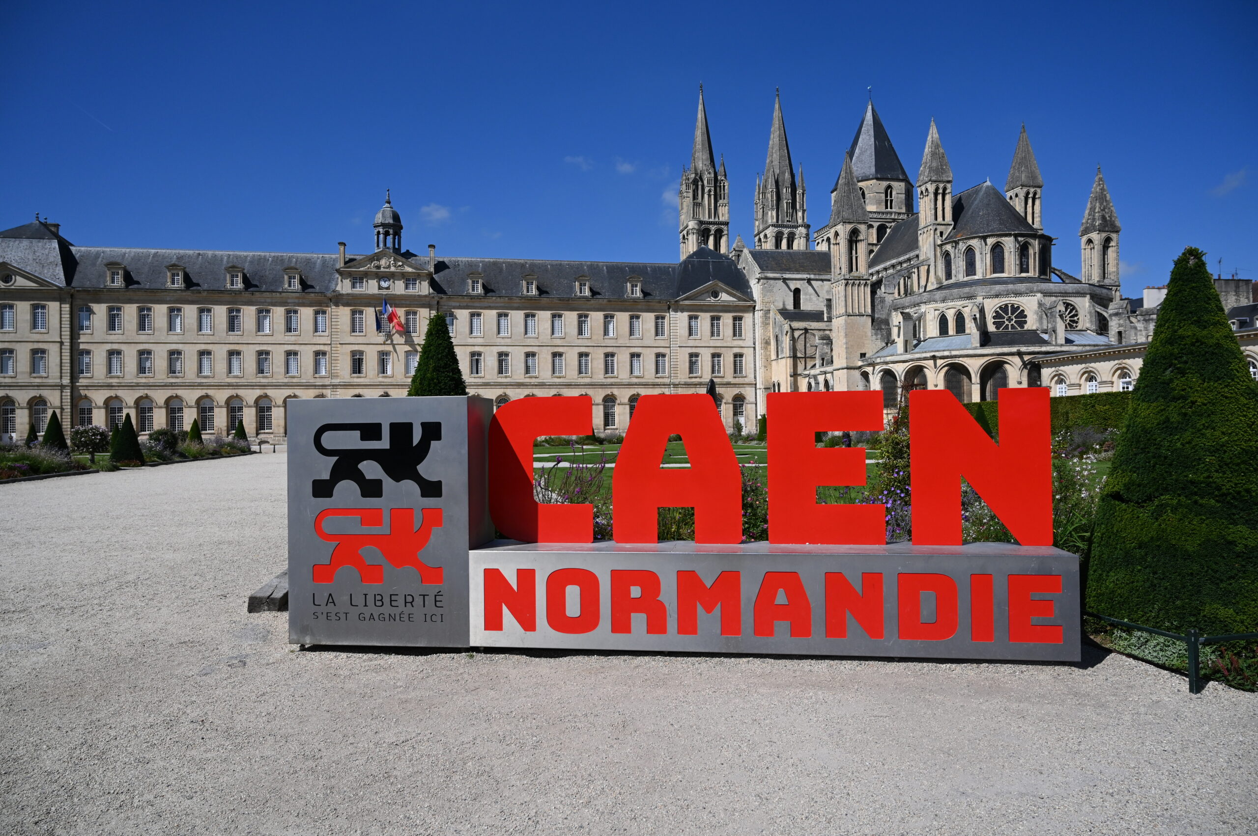 Caen: Ein helles Licht in der Normandie 