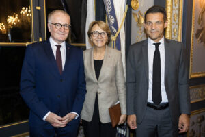 De gauche à droite : Stephan Steinlein, Ambassadeur allemand en France; Anne-Marie Descôtes, Secrétaire générale du MEAE; Laurent Favre, Président du CEFA (Copyright: CEFA)