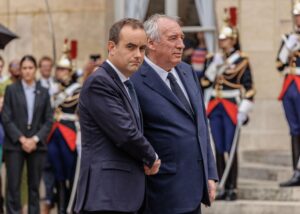 Machtübergabe von Premierminister François Bayrou an Sébastien Lecornu, Matignon, 10. September 2025 (Copyright: Alamy)