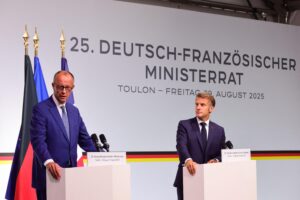 Friedrich Merz et Emmanuel Macon lors du dernier Conseil des ministres franco-allemand à Toulon (Copyright: Alamy)