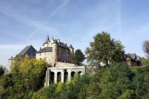 Perspective sur le château d'Uriage (Copyright: Wikimedia Commons)