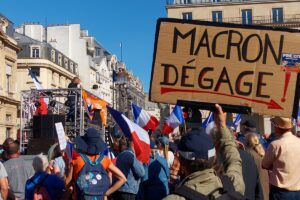 Demonstration gegen Emmanuel Macron und François Bayrou, Paris, 6. September 2025 (Copyright: Wikimedia Commons)