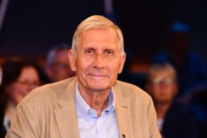 Ulrich Wickert bei der NDR Talk Show am 21. Juni 2024 in Hamburg (Copyright: Alamy)
