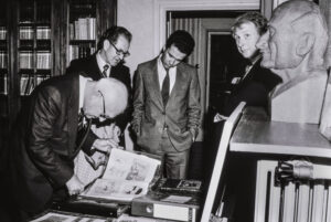 Pierre Pflimlin, président du Parlement européenn, visite le musée Robert Schuman et sa tombe à Scy-Chazelles en compagnie de Paul Collowald, juin 1986 (Copyright: Communautés européennes 1986-PE)