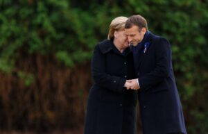 Angela Merkel und Emmanuel Macron am 10. November 2018 auf der Lichtung von Rethondes (Copyright: Alamy)