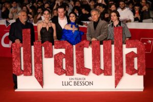 Luc Besson, Matilda de Angelis, Caleb Landry Jones, Zoë Bleu Sidel, Christoph Waltz und Raphael Luce während des 20. Rom Filmfestivals am 24. Oktober 2025 (Copyright: Alamy)