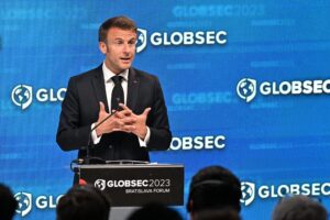 Staatspräsident Emmanuel Macron auf dem Globsec Forum in Bratislava, 31. Mai 2023 (Copyright: Alamy)