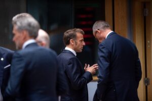 Friedrich Merz und Emmanuel Macron beim Europäischen Gipfel am 23. Oktober 2025 in Brüssel (Copyright: Alamy)