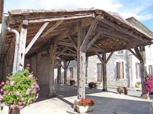 Vue sur Valbonnais et la vallée éponyme (Copyright : Wikimedia Commons)