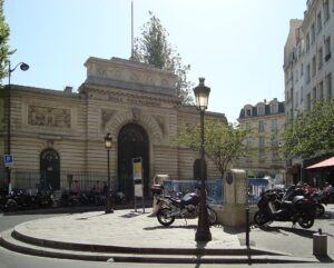 Historischer Eingang des Campus der École Polytechnique in Paris (Copyright: Wikimedia Commons)