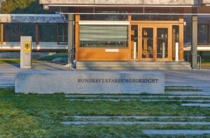 Vue sur la Cour constitutionnelle de Karlsruhe (Copyright: Wikimedia Commons)