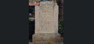 Denkmal zum Gedenken an die 540 Deportierten und 145 Todesopfer der Polizeiaktion der deutschen Besatzungsmacht im April und Mai 1944 in der Region Figeac, errichtet 1994 (Copyright: Wikimedia Commons)