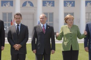 Nicolas Sarkozy, Wladimir Putin und Angela Merkel beim G8-Gipfel in Heiligendamm am 7. Juni 2007 (Copyright: Alamy)