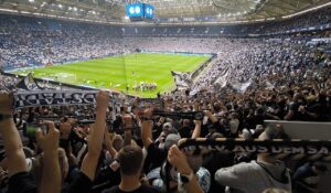 Blick in die Veltins-Arena (Copyright: Wikimedia Commons)