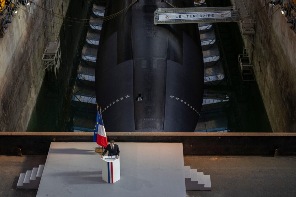 Le président Emmanuel Macron lors de son discours sur la dissuasion nucléaire française, le 2 mars, à l'Île Longue, près de Brest (Copyright : Alamy)