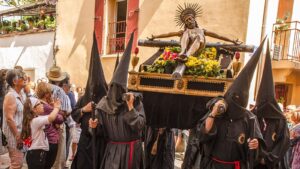 Christus zieht durch die Gassen von Perpignan – diese Figur von La Sanch wiegt fast 300 Kilogramm (Copyright: Hilke Maunder)