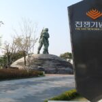 Der Koreakrieg forderte mehrere Millionen Todesopfer. In Seoul erinnert heute die 11 Meter hohe Statue der Brüder daran (Copyright: Wikimedia Commons)