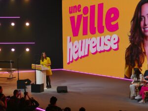 Rechtsextremismus mit freundlichem Gesicht: Sarah Knafo wollte Paris „glücklich machen“.(Copyright: Wikimedia Commons)