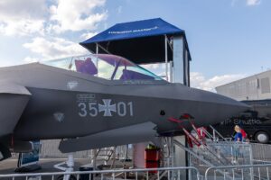 F-35 in Originalgröße als Mock-up für die deutsche Luftwaffe, Berlin