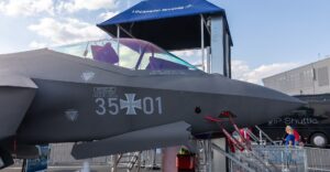 Maquette à l’échelle 1:1 d'un F-35 pour l’armée de l’air allemande, Berlin 2024 (Copyright : Wikimedia Commons)