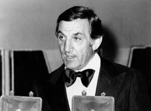 schwarz-weiß, Mann mit Anzug und Fliege