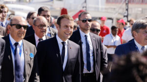 Éric Trappier, Jean-Yves Le Drian und Emmanuel Macron während der Internationalen Luft- und Raumfahrtausstellung, Le Bourget, 19. Juni 2017