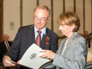 Im September 2016 wurde Gérard Foussier das Bundesverdienstkreuz für sein Engagement für die deutsch-französischen Beziehungen verliehen (Copyright: Wikimedia Commons)