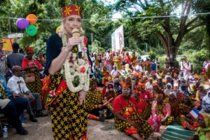 Marine Le Pen während ihres Besuchs auf Mayotte am 21. April 2024 nahe Chirongui (Copyright: Alamy)