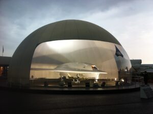 Die Dassault nEUROn ist eine unbemannte, autonom operierende Tarnkappen-Kampfdrohne. Hier auf der Pariser Luftfahrtschau 2013