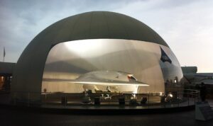 Die Dassault nEUROn ist eine unbemannte, autonom operierende Tarnkappen-Kampfdrohne. Hier auf der Pariser Luftfahrtschau 2013