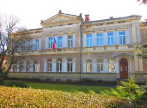 Boulay-Moselle liegt im Arrondissement Forbach-Boulay-Moselle, nahe der deutschen Grenze und zählt heute 5.434 Einwohner