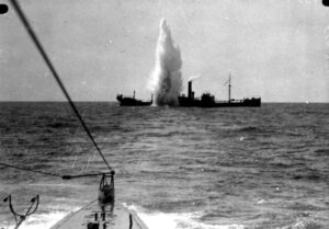 Schlacht auf dem Wasser, Explosion eines Bootes
